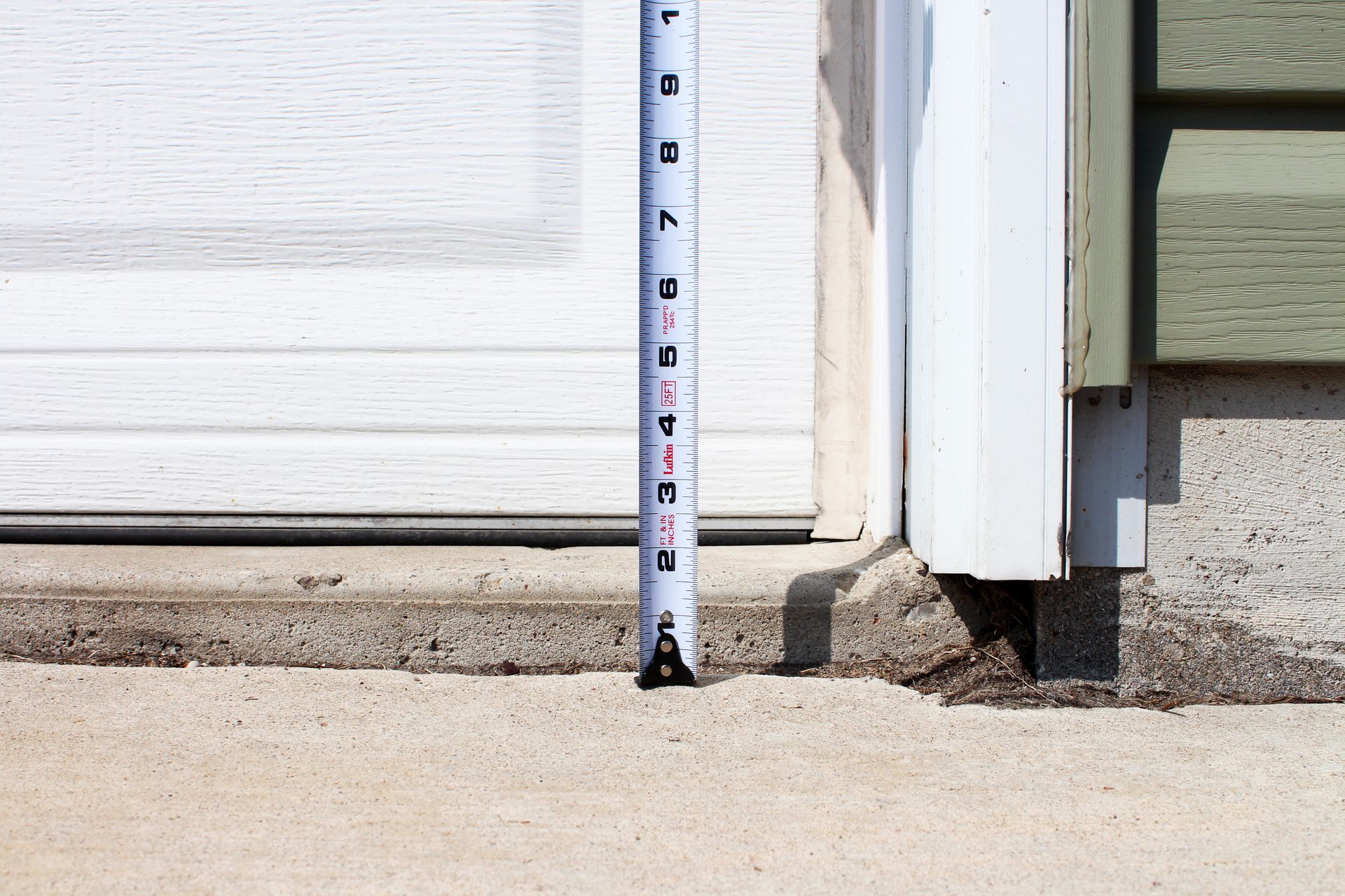 Settled concrete slab with large gap before foam concrete lifting